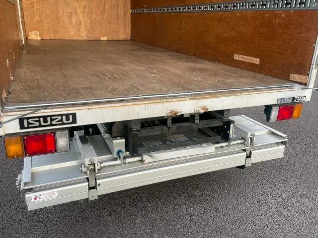いすゞ エルフ 2RG-NPR88YN(2WD)の写真15