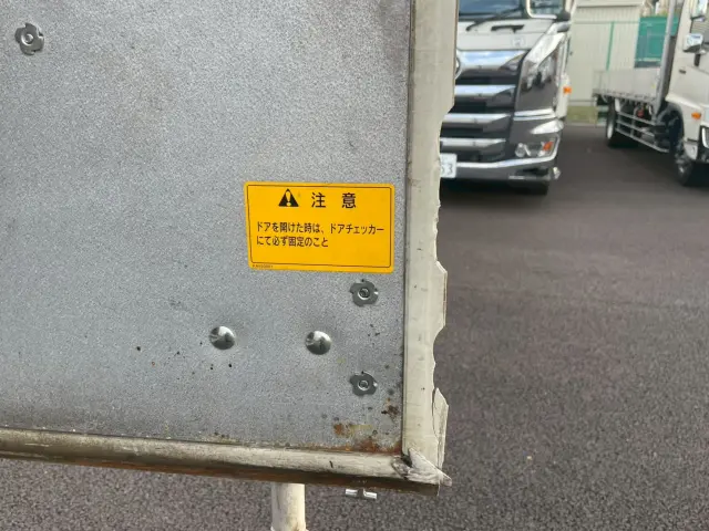 いすゞ エルフ 2RG-NPR88YN(2WD)の写真16