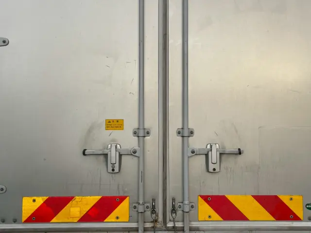 いすゞ エルフ 2RG-NPR88YN(2WD)の写真17