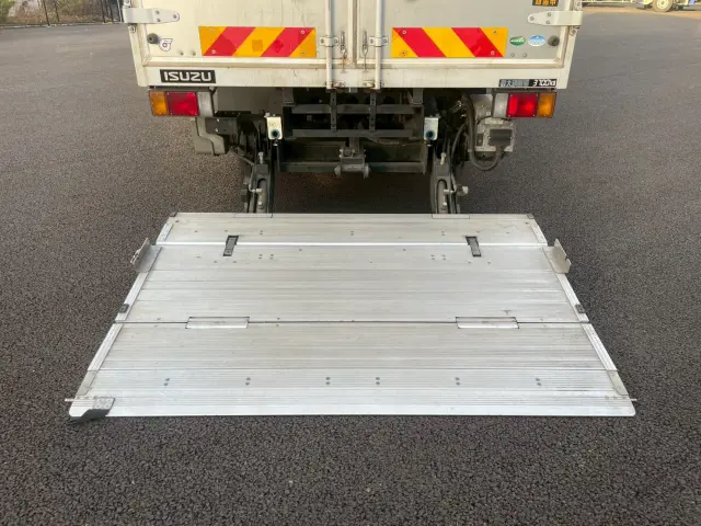 いすゞ エルフ 2RG-NPR88YN(2WD)の写真18