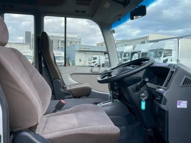 トヨタ コースター SKG-XZB70(2WD)の写真19