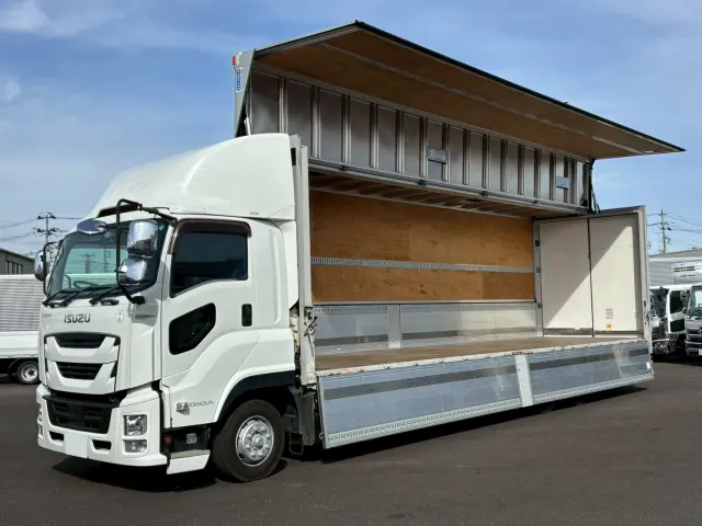 いすゞ ギガ 2PG-CYJ77C(2WD)の写真1