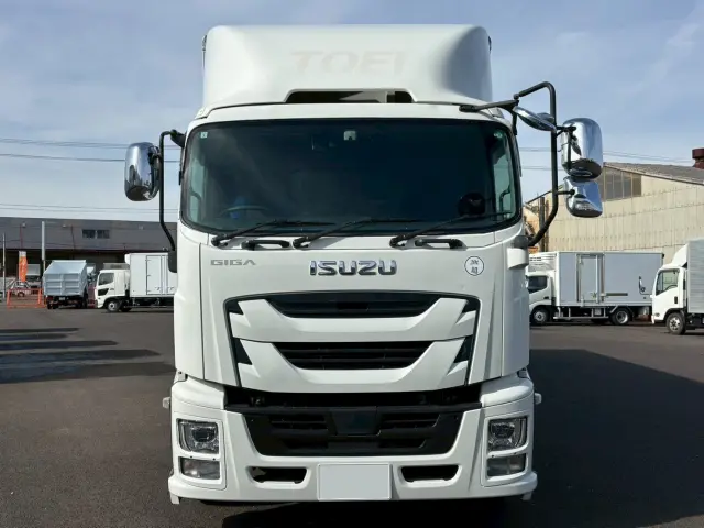 いすゞ ギガ 2PG-CYJ77C(2WD)の写真2