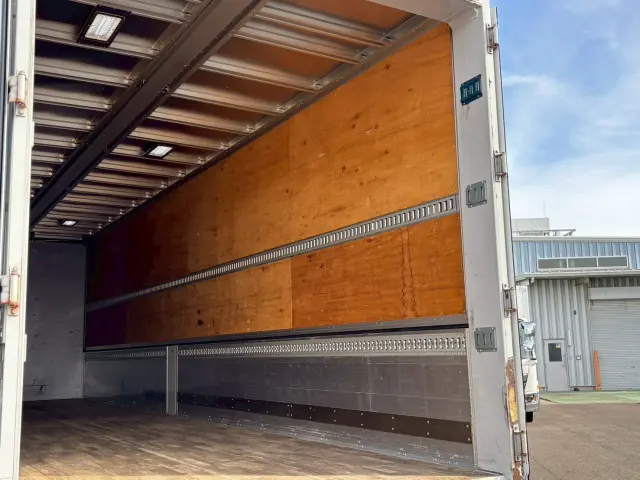 いすゞ ギガ 2PG-CYJ77C(2WD)の写真13