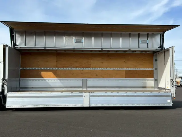 いすゞ ギガ 2PG-CYJ77C(2WD)の写真16