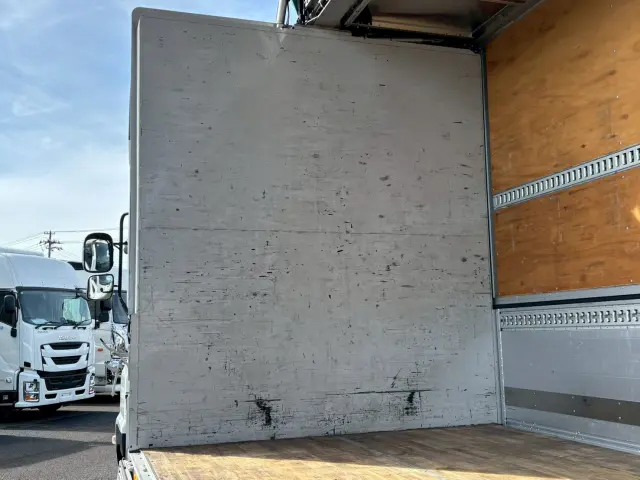 いすゞ ギガ 2PG-CYJ77C(2WD)の写真17