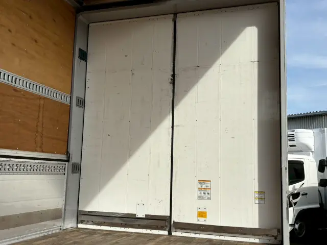 いすゞ ギガ 2PG-CYJ77C(2WD)の写真18