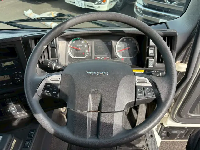 いすゞ ギガ 2PG-CYJ77C(2WD)の写真43