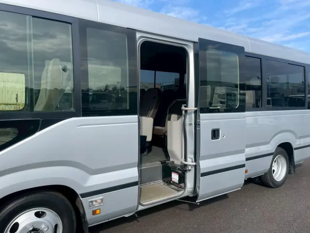 トヨタ コースター SKG-XZB70(2WD)の写真10