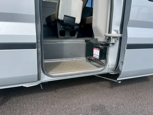 トヨタ コースター SKG-XZB70(2WD)の写真11