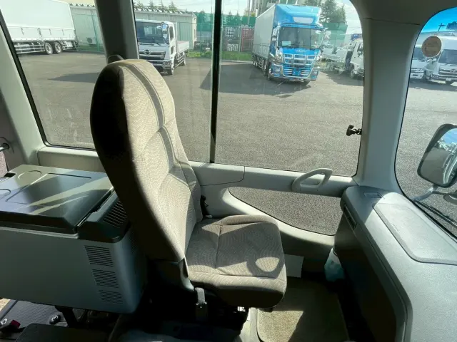 トヨタ コースター SKG-XZB70(2WD)の写真16