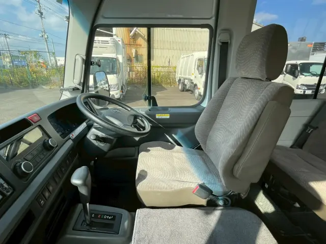 トヨタ コースター SKG-XZB70(2WD)の写真19
