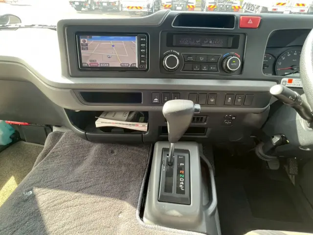 トヨタ コースター SKG-XZB70(2WD)の写真20