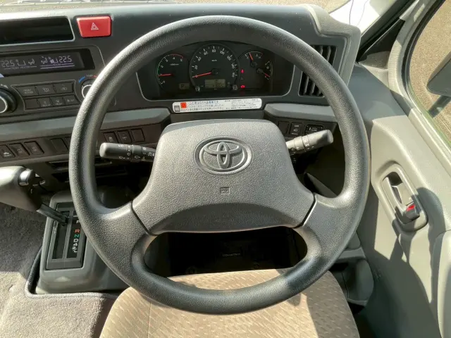 トヨタ コースター SKG-XZB70(2WD)の写真21