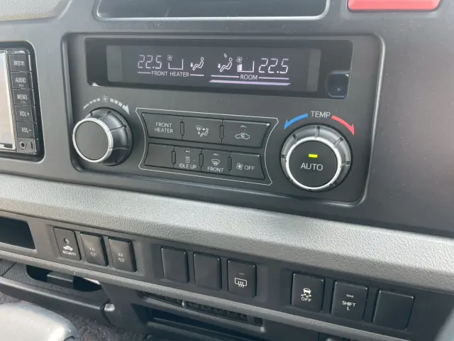 トヨタ コースター SKG-XZB70(2WD)の写真22