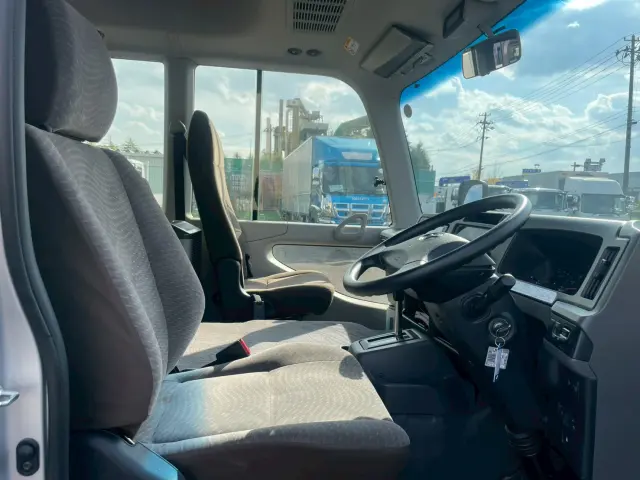 トヨタ コースター SKG-XZB70(2WD)の写真25