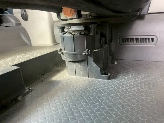 トヨタ コースター SKG-XZB70(2WD)の写真35