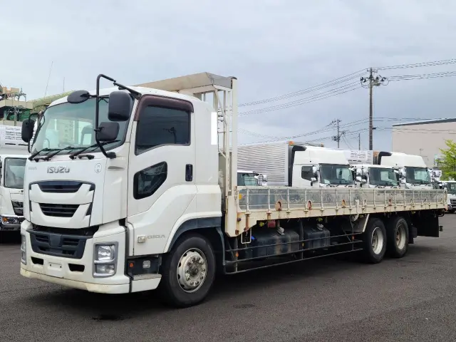 いすゞ ギガ QPG-CYL77B(6x2)の写真1