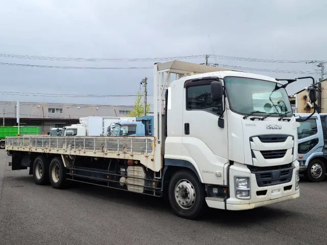 いすゞ ギガ QPG-CYL77B(6x2)の写真3