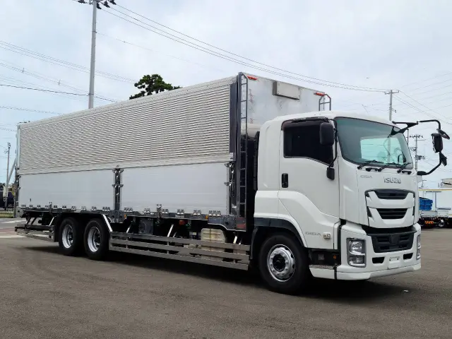 いすゞ ギガ QPG-CYL77B(6x2)の写真3