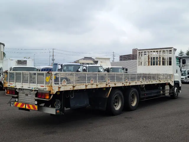 いすゞ ギガ QPG-CYL77B(6x2)の写真4