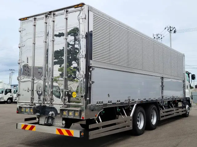 いすゞ ギガ QPG-CYL77B(6x2)の写真4