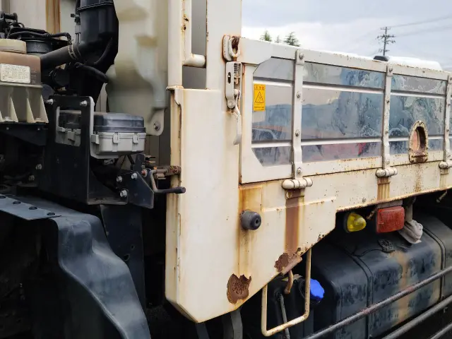 いすゞ ギガ QPG-CYL77B(6x2)の写真8