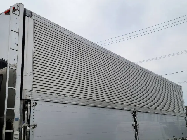 いすゞ ギガ QPG-CYL77B(6x2)の写真9