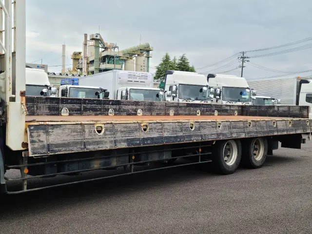 いすゞ ギガ QPG-CYL77B(6x2)の写真11