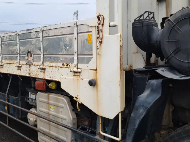 いすゞ ギガ QPG-CYL77B(6x2)の写真15