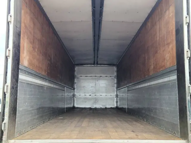 いすゞ ギガ QPG-CYL77B(6x2)の写真16