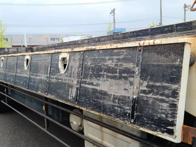 いすゞ ギガ QPG-CYL77B(6x2)の写真18