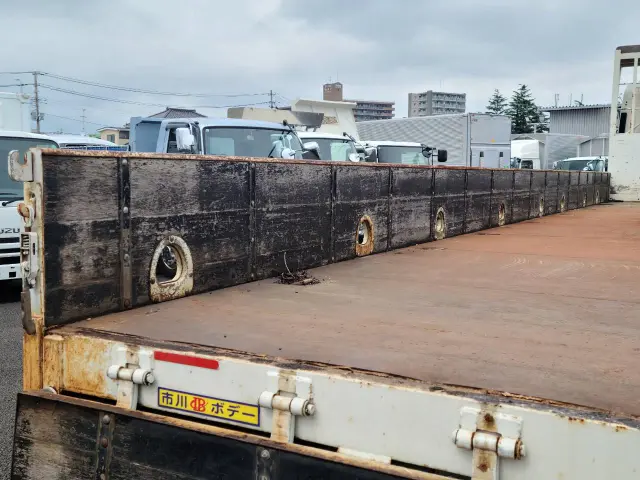 いすゞ ギガ QPG-CYL77B(6x2)の写真19