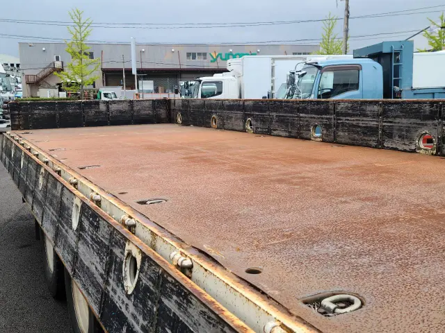 いすゞ ギガ QPG-CYL77B(6x2)の写真25