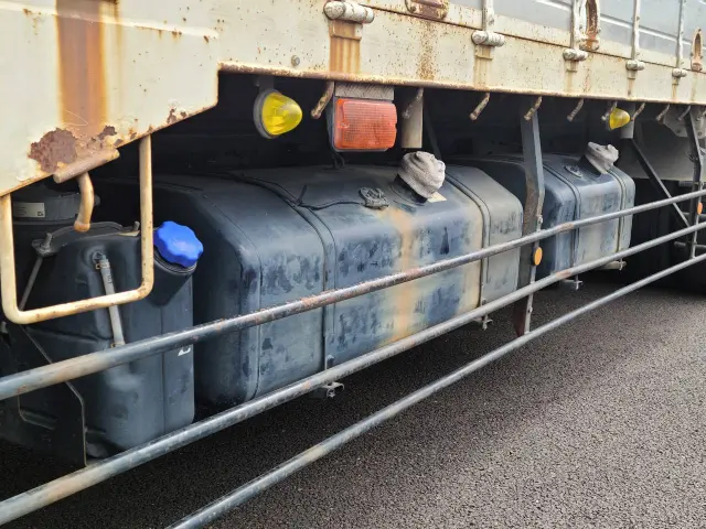 いすゞ ギガ QPG-CYL77B(6x2)の写真31