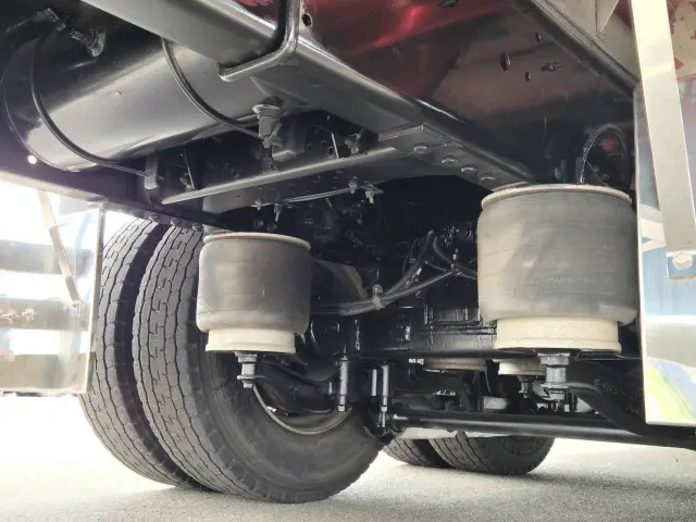 いすゞ ギガ QPG-CYL77B(6x2)の写真33
