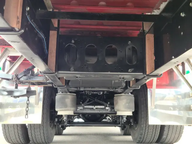 いすゞ ギガ QPG-CYL77B(6x2)の写真35
