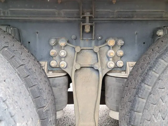 いすゞ ギガ QPG-CYL77B(6x2)の写真41