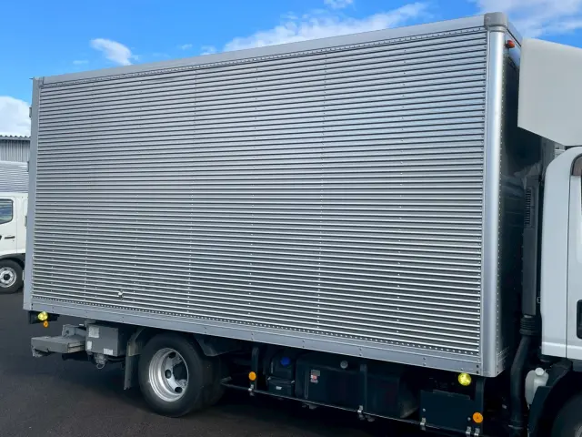 いすゞ エルフ 2RG-NPR88AN(2WD)の写真8