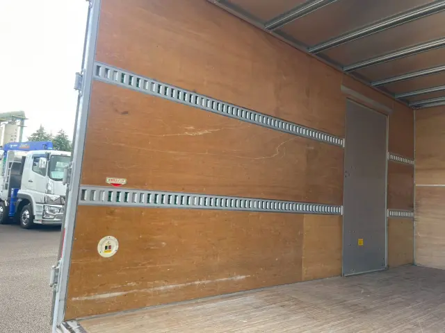 いすゞ エルフ 2RG-NPR88AN(2WD)の写真10