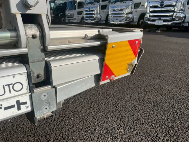 いすゞ エルフ 2RG-NPR88AN(2WD)の写真15