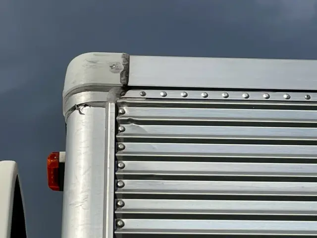 いすゞ エルフ 2RG-NPR88AN(2WD)の写真21