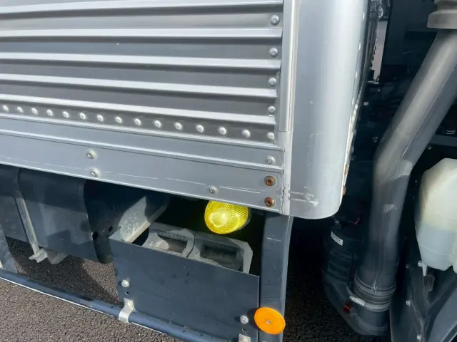 いすゞ エルフ 2RG-NPR88AN(2WD)の写真24