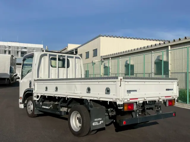 いすゞ エルフ 2RG-NMR88R(2WD)の写真6