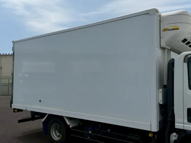 いすゞ エルフ 2RG-NPR88AN(2WD)の写真9