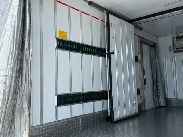 いすゞ エルフ 2RG-NPR88AN(2WD)の写真10