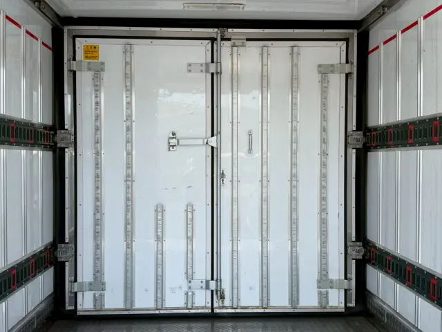 いすゞ エルフ 2RG-NPR88AN(2WD)の写真13