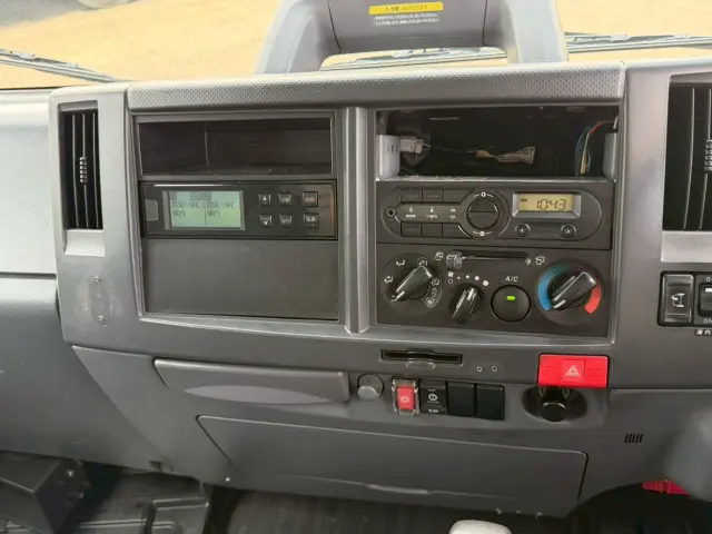 いすゞ エルフ 2RG-NPR88AN(2WD)の写真44