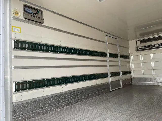 日野 デュトロ TPG-XZU712Mの写真8