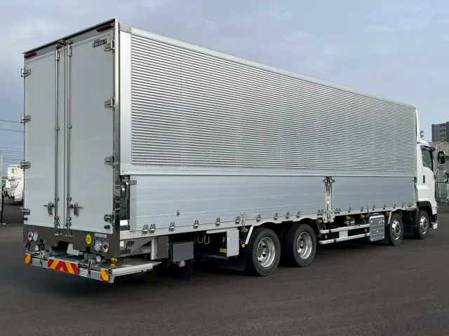 いすゞ ギガ 2PG-CYJ77C(8x4)の写真4